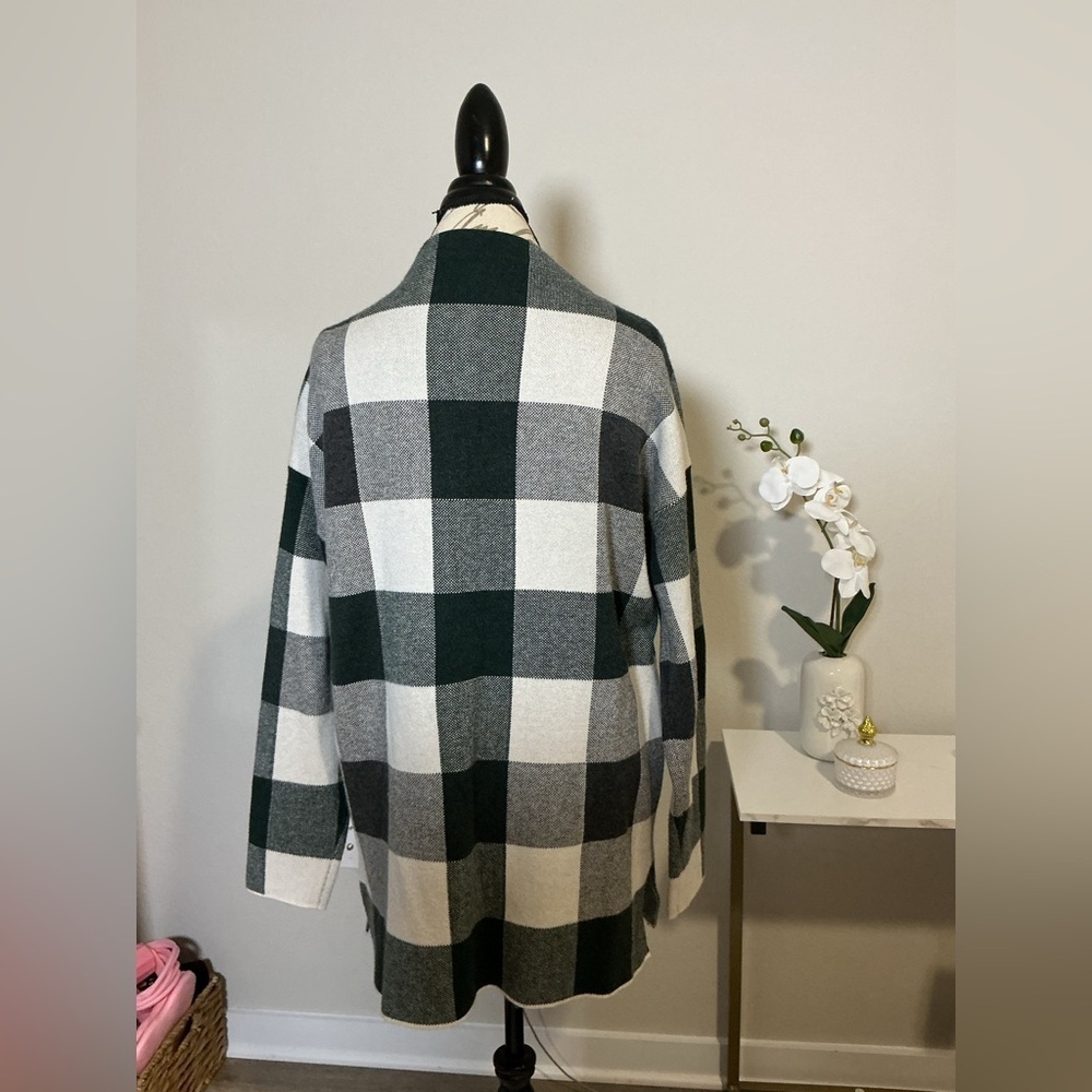 TAHARI Plaid Women's Sweater - Green and White - Picture 3 of 8